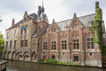Fototapeta na wymiar Canal at the medieval city of Brugge Belgium