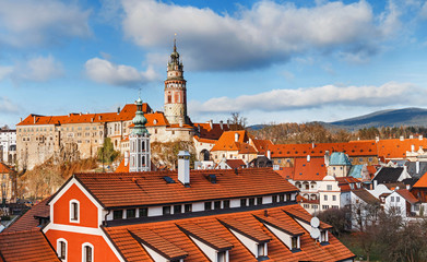 Obraz premium Classic view of the orange roofs of Cesky Krumlov and the famous tower