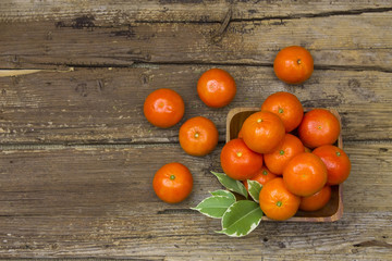 Fototapeta na wymiar fresh tangerines in a bowl