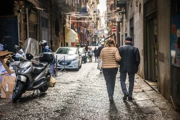 Abwaschbare Fototapete Neapel Neapel/Italien - 30. November 2017: Straßen der Stadt voller Menschen in Neapel, Italien