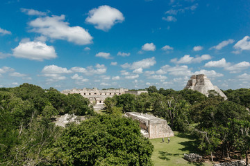 Fototapeta na wymiar mayan city of uxmal mexico