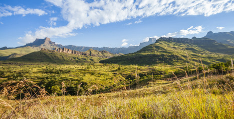 Scenic view of the Drakensberg Mountains in South Africa. - obrazy, fototapety, plakaty