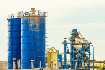 Tanks for storage and supply of mineral powder, mixing unit (aggregate)