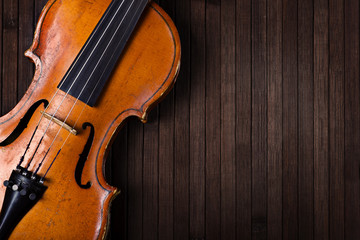 Fototapeta na wymiar old violin on a dark wooden background