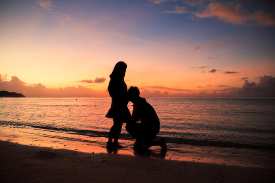 silhouette of couplewith a beautiful sunset