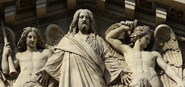 Christ et anges de l'église de la Madeleine à Paris, France