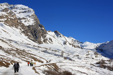 Fototapeta na wymiar Randonnée dans la neige à Val d'Isère en Savoie, Alpes françaises