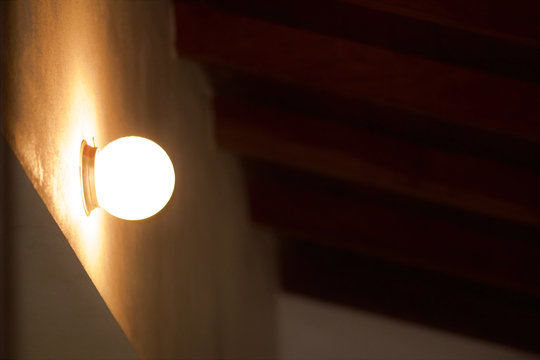 Arandela redonda de parede. Round wall light.
