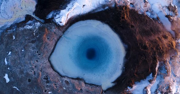 geyser en vue a&eacute;rienne