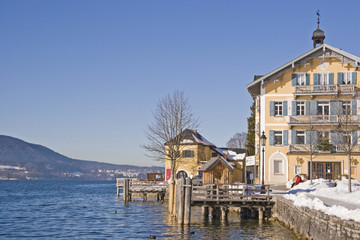 Obraz premium Rathaus und Seepromenade