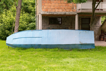 Naklejka premium The abandoned boat