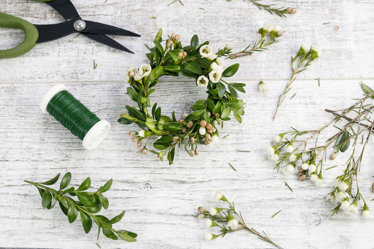 How to make easter wreath with buxus and chamelaucium (wax flower) tutorial