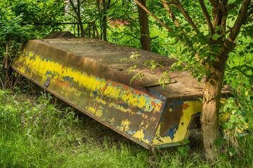 Naklejka premium The abandoned boat