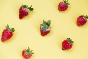 Obraz na płótnie Canvas Top view of colorful fruit pattern of fresh strawberries on yellow background