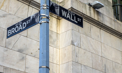 Fototapeta premium Wall St and Broad St Sign, Stock Exchange, Manhattan, New York, NY, USA on the 30th of July, 2017