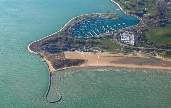 Luftaufnahme von Montrose Beach und Jachthafen in Chicago