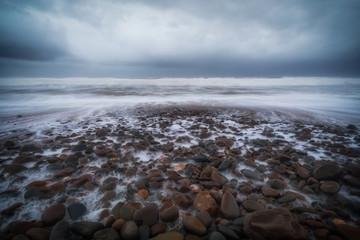 Obraz premium Sandymouth bay cornwall england uk at dusk on the coast path 