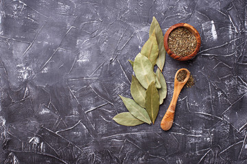 Fresh, ground and dried bay leaf