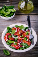 spinach salad with goat cheese, blood oranges, red onions and pecan nuts