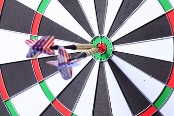 darts,  darts hit the center