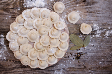 Fototapeta na wymiar the frozen dumplings on a wooden Board