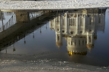 Морозный день, храм Христа Спасителя.