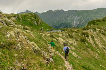 Fototapeta na wymiar Tourists near mountain lake, Abkhazia