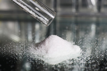 Obraz na płótnie Canvas Citric acid in detail as a powder 