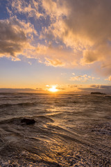 Obraz premium 江の島海岸に沈む夕陽