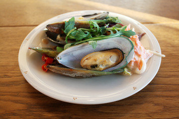 salad with mussels
