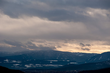Abendliche dramatische Wolkenstimmungen