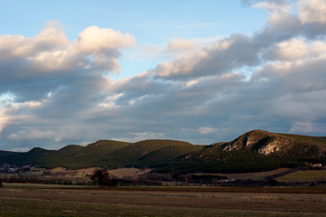 Abendliche dramatische Wolkenstimmungen