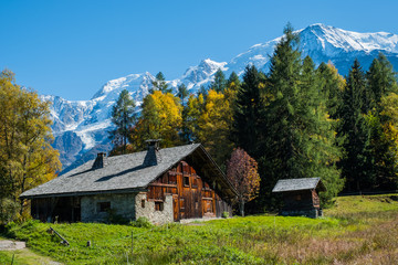 Fototapeta na wymiar Mountain Chalet