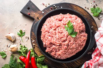 Photo sur Plexiglas Viande Minced meat and ingredients.