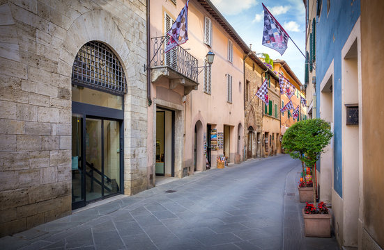Fototapeta Beautiful street of San Quirico Dorcia, Tuscany