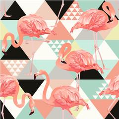 Fototapeta premium Egzotyczna plaża modny wzór, ilustrowany patchwork kwiatowy wektor tropikalnych liści bananowca. Różowe flamingi w dżungli. Tło wydruku tapety.