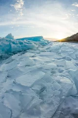 Crédence de cuisine en verre imprimé Glaciers dawn in the blue hummocks of ice lake baikal, in a snowy field in winter on a journey