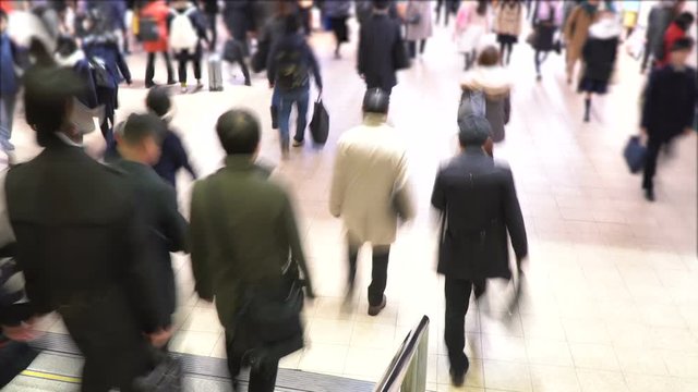 東京　新宿駅　雑踏　騒音　ブレ　ボケ　残像　ロースピード撮影