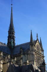 Fototapeta na wymiar Tours et flèche de Notre-Dame à Paris, France