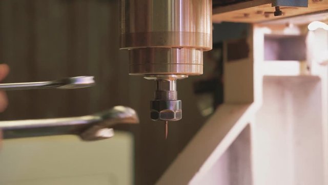 CNC machine. Preparing the milling machine for work.