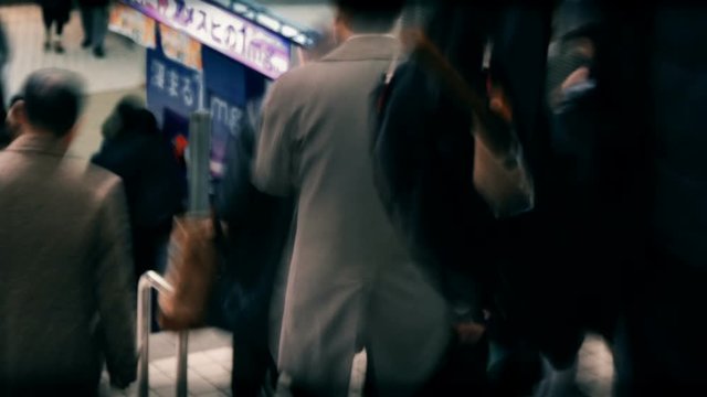東京　新宿駅　雑踏　騒音　ブレ　ボケ　残像　ロースピード撮影