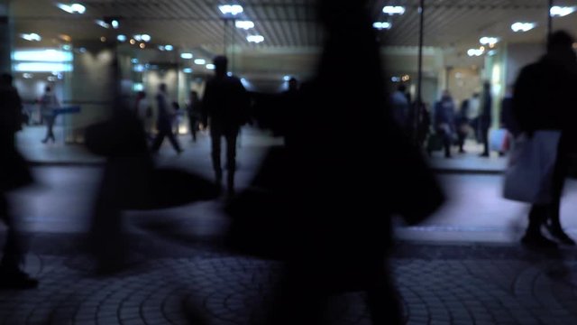 東京　新宿駅　ブレ　ボケ　残像
