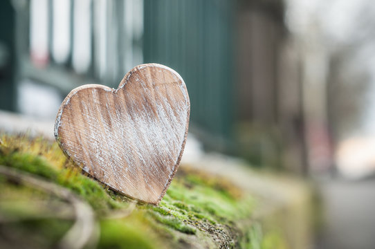 coeur en bois en extérieur