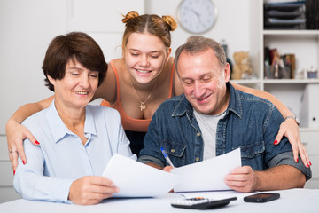 Marrieds is singing documents with their adult daughter