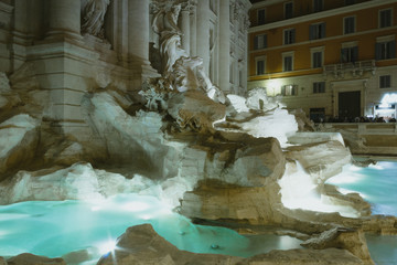 Long exposition of Fontana de trevi water at night