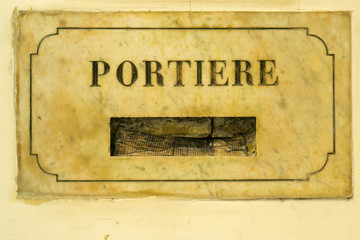 Skrzynka pocztowa w Rzymie  - obrazy, fototapety, plakaty