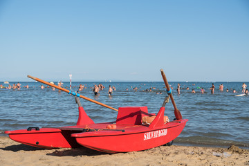 Obraz premium Ruderboot am Badestrand