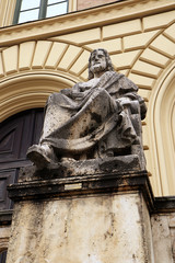 Obraz premium Aristotle, the Greek philosopher statue by Ludwig von Schwanthaler (XIX century) in front of the entrance of Bavarian State Library in Munich, Germany