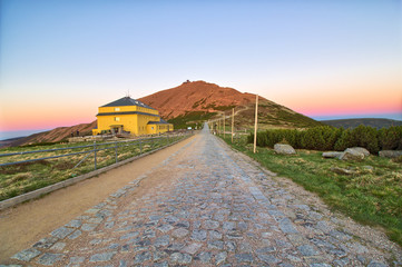 Schronisko Dom Śląski - Śnieżka - Karkonosze - Sudety - Góry © sanzios