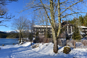 Winterlandschaft am Eibsee - Wettersteingebirge in Bayern 